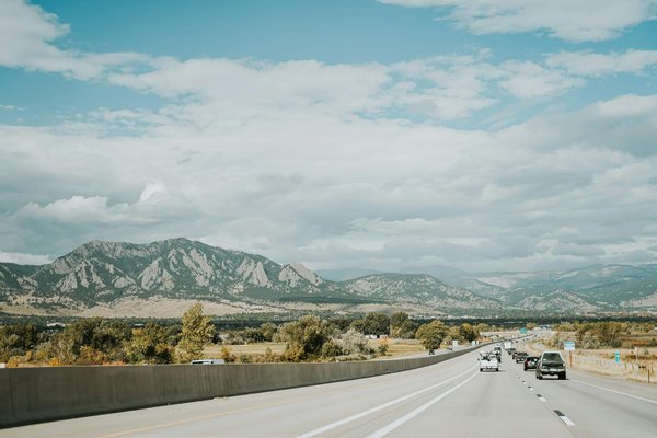 Quelles innovations réduisent la consommation de carburant dans les voitures modernes ?